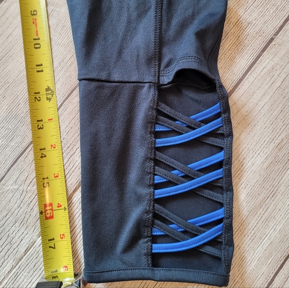 Danskin Navy Capri Criss-cross Athletic Leggings •Size Small• - Picture 6 of 6